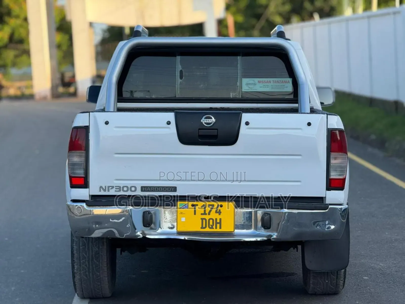 Nissan Hardbody 2018 White