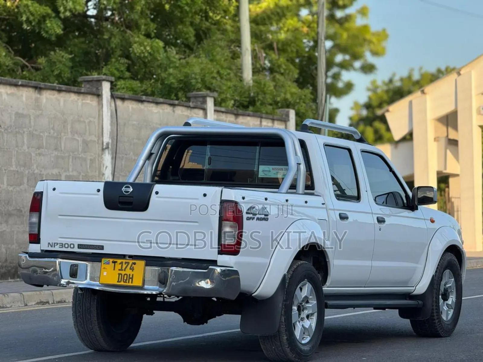 Nissan Hardbody 2018 White