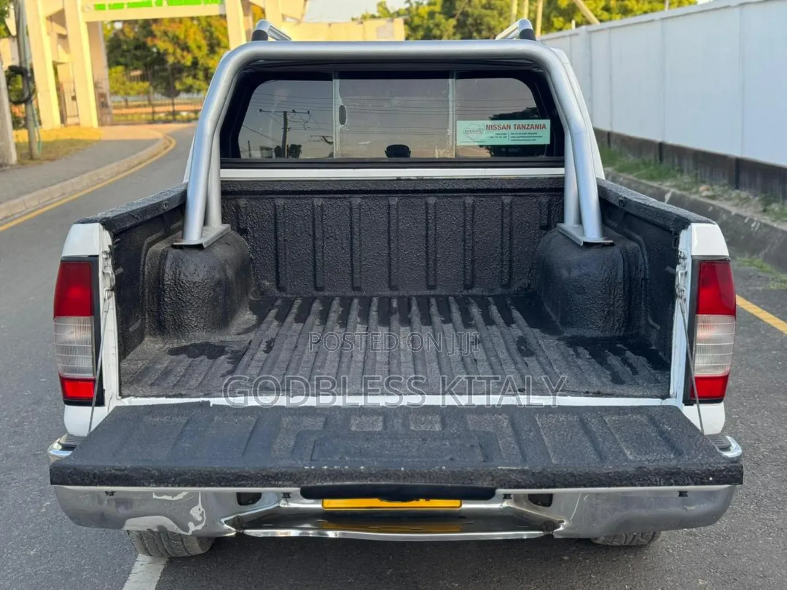 Nissan Hardbody 2018 White