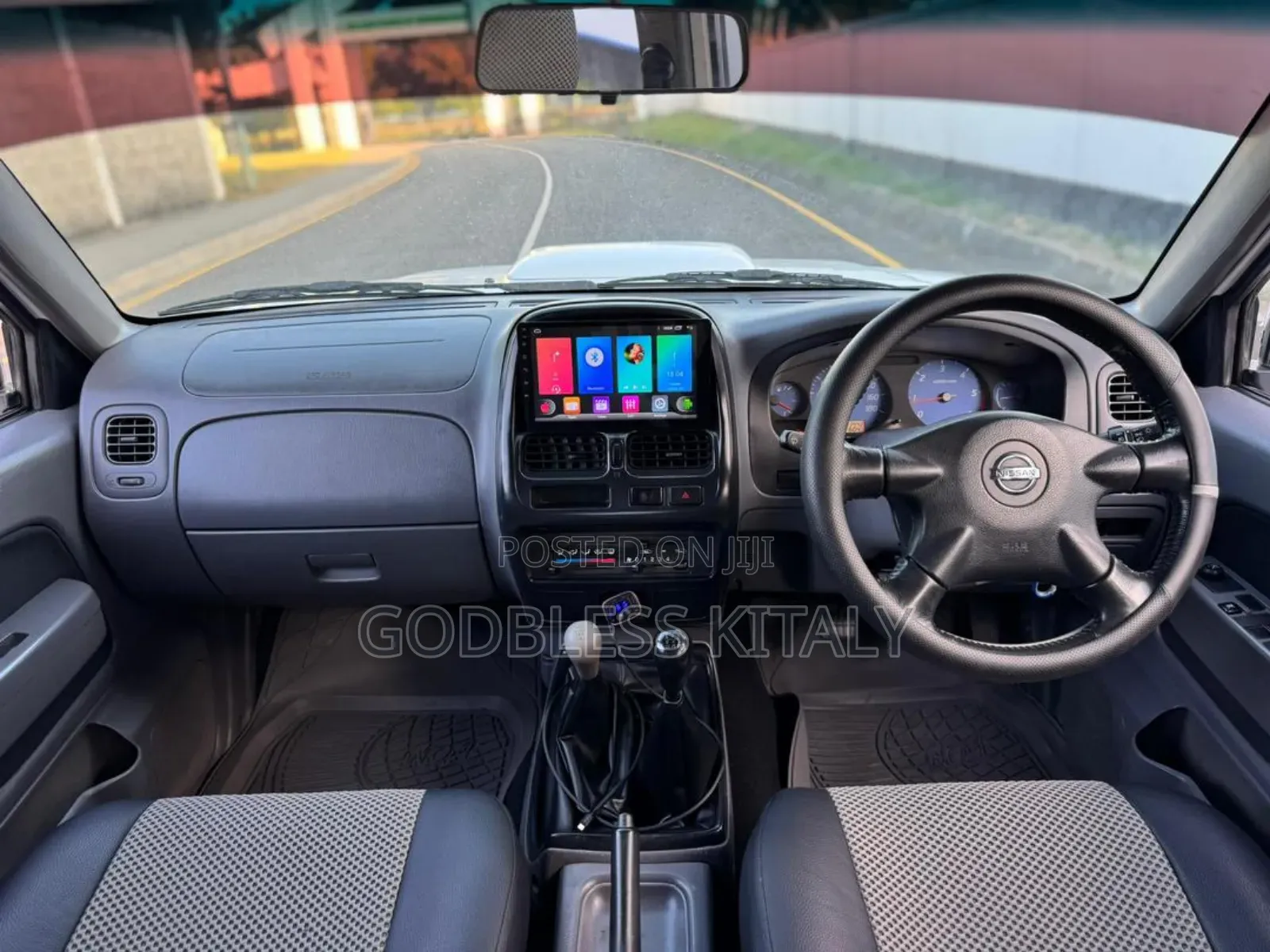 Nissan Hardbody 2018 White