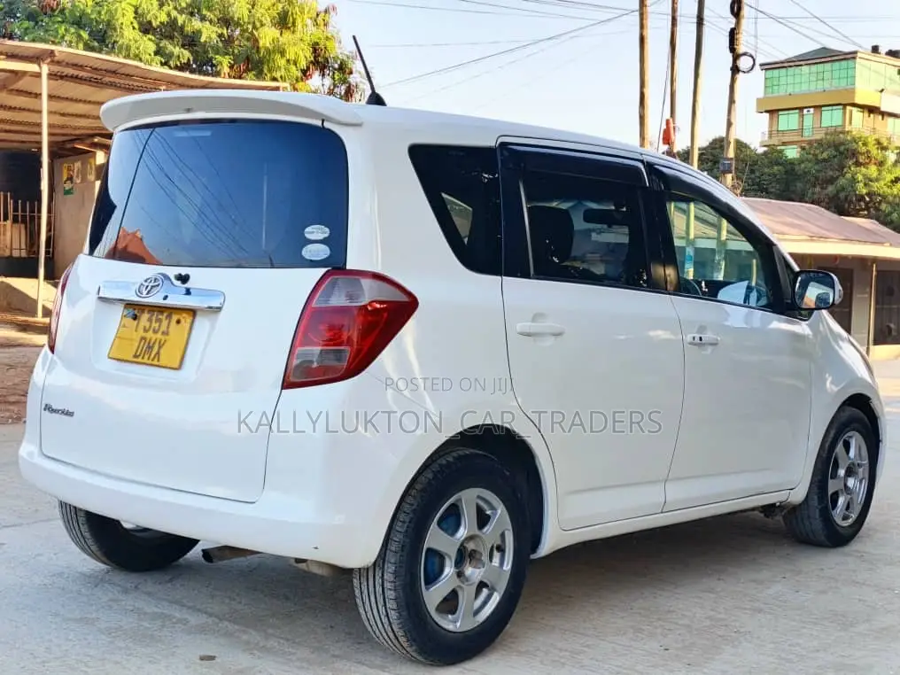 Toyota Ractis 2006 White