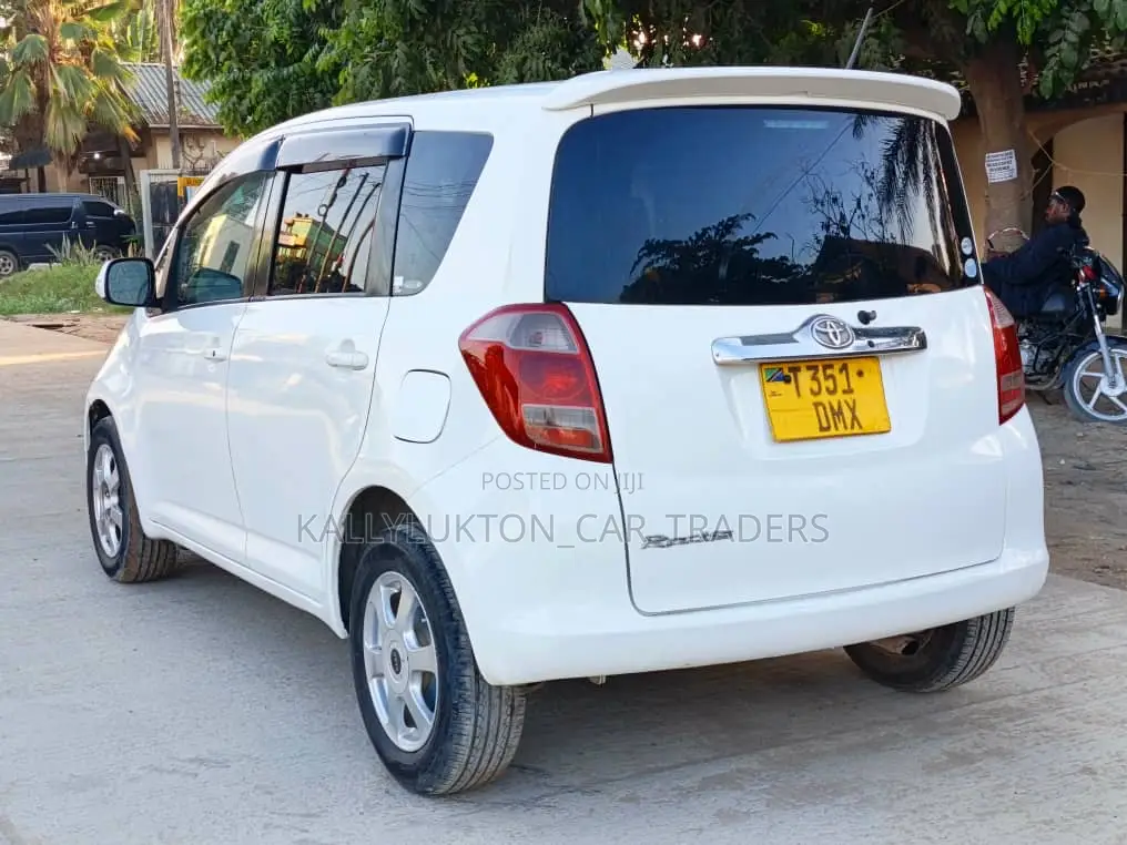 Toyota Ractis 2006 White