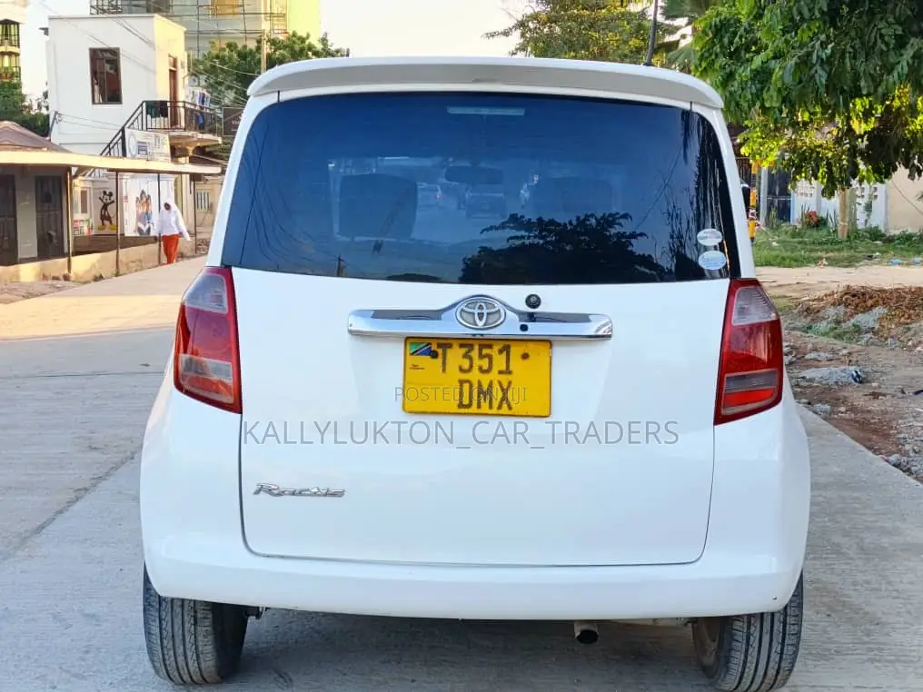 Toyota Ractis 2006 White