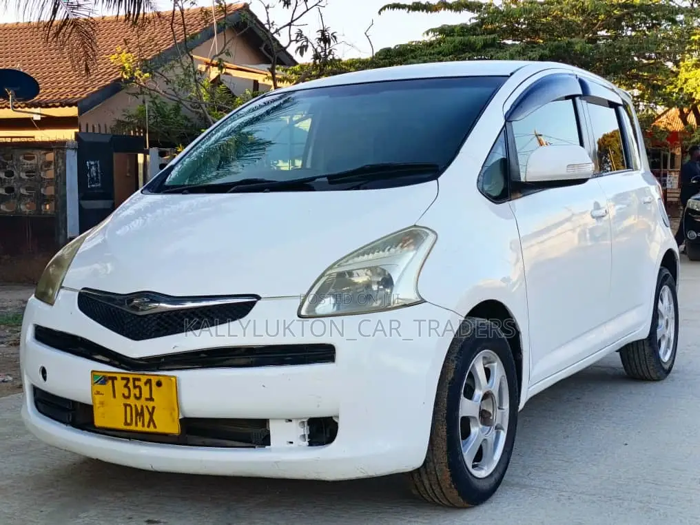 Toyota Ractis 2006 White