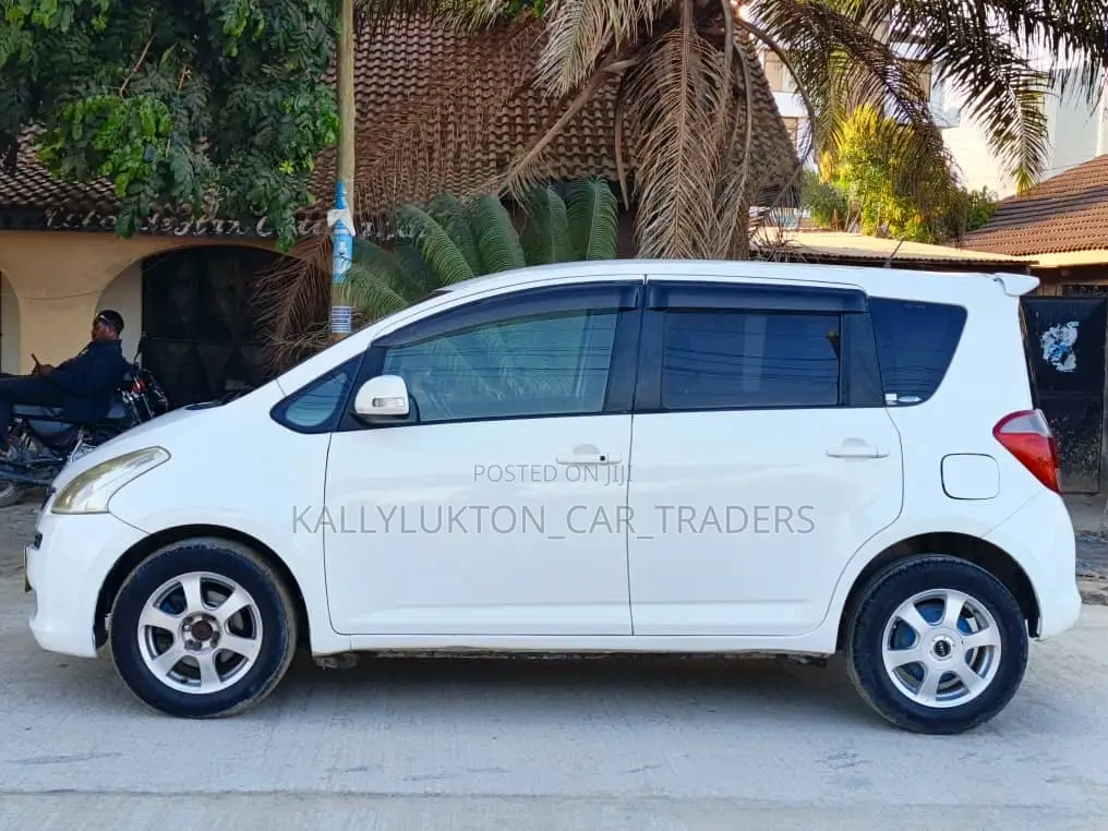 Toyota Ractis 2006 White