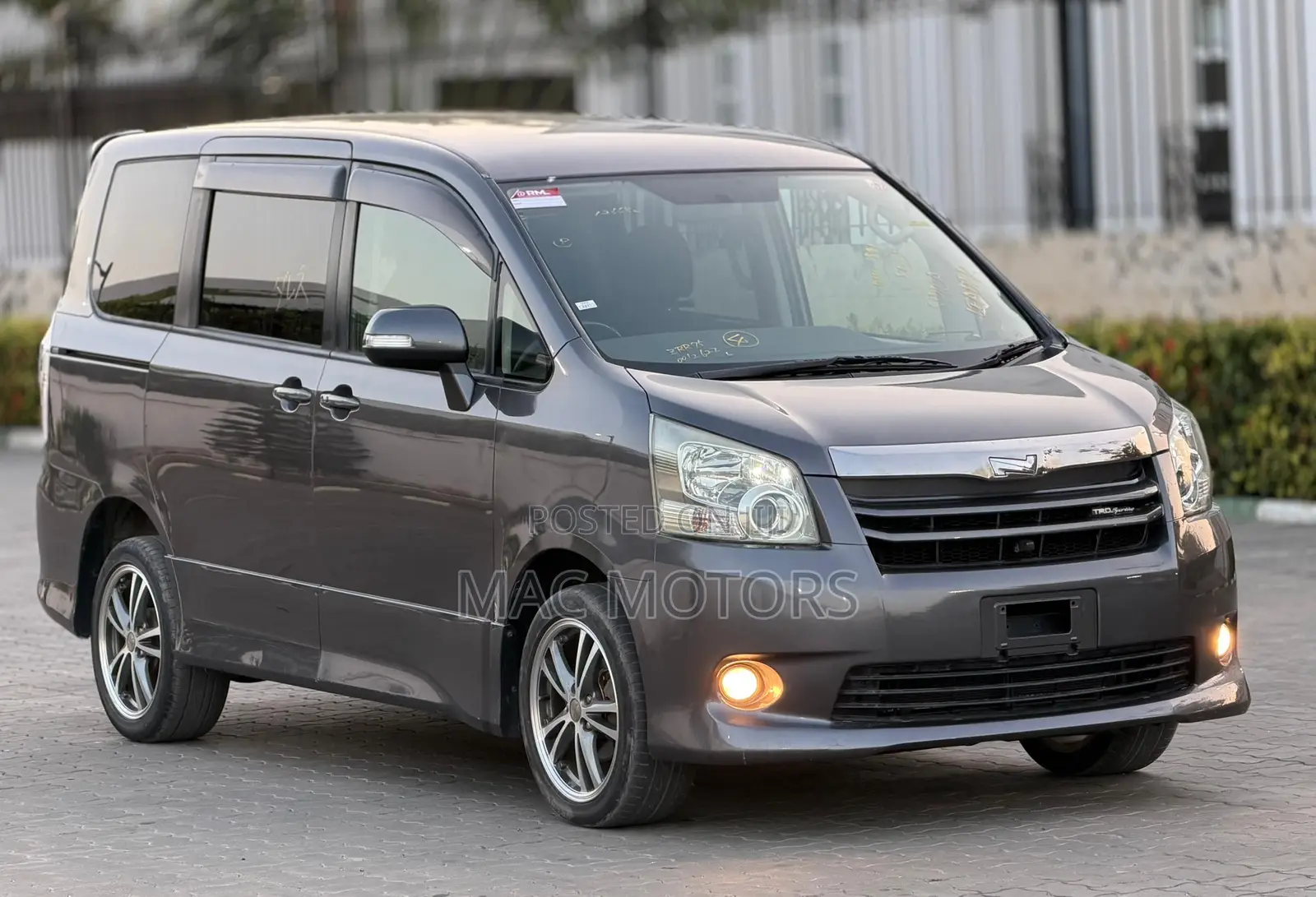 Toyota Noah 2009 Gray