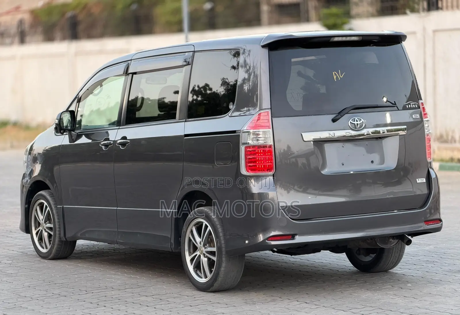 Toyota Noah 2009 Gray