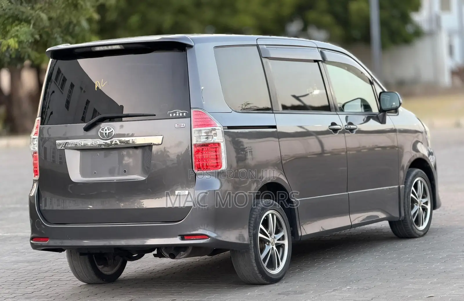 Toyota Noah 2009 Gray