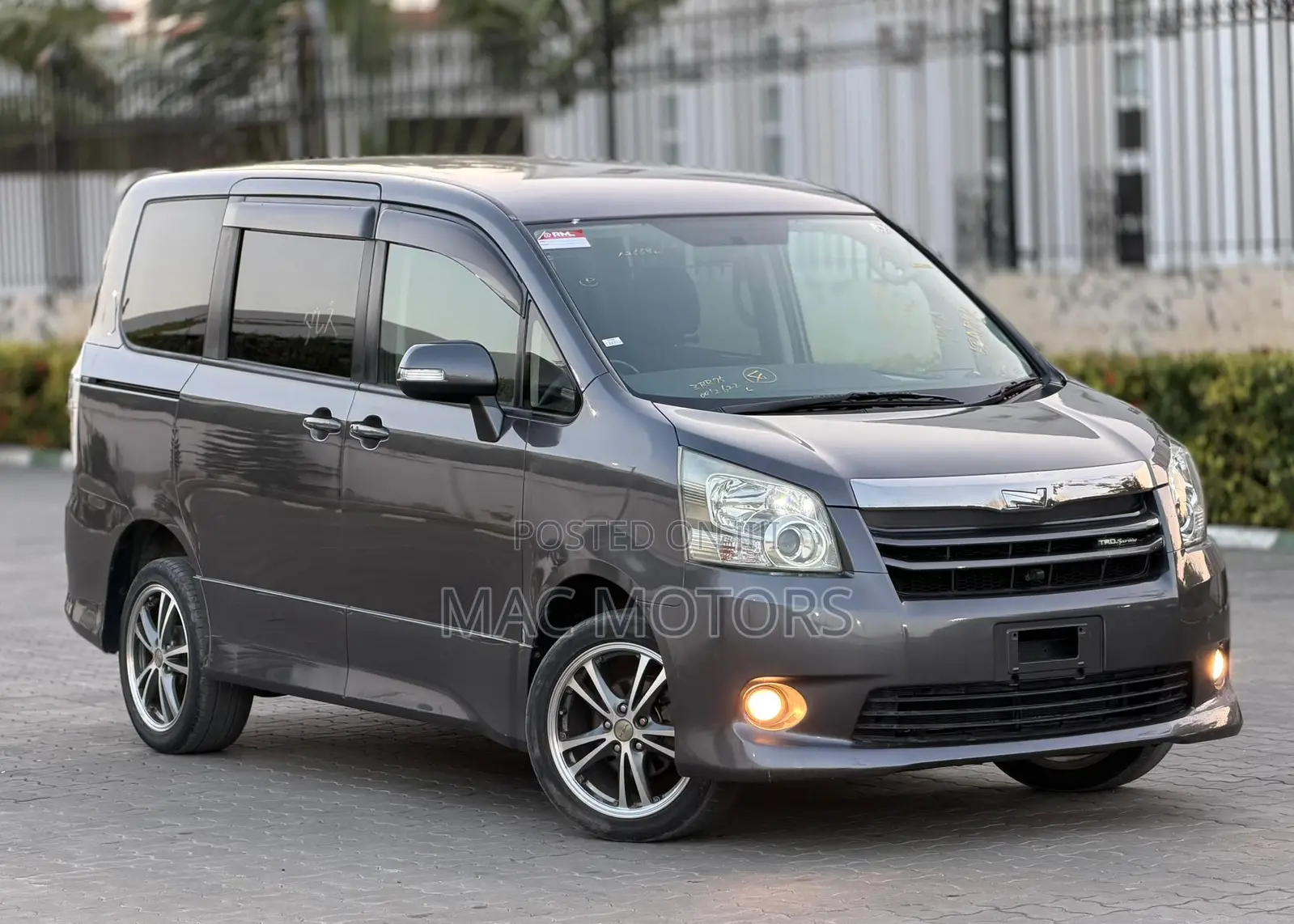 Toyota Noah 2009 Gray
