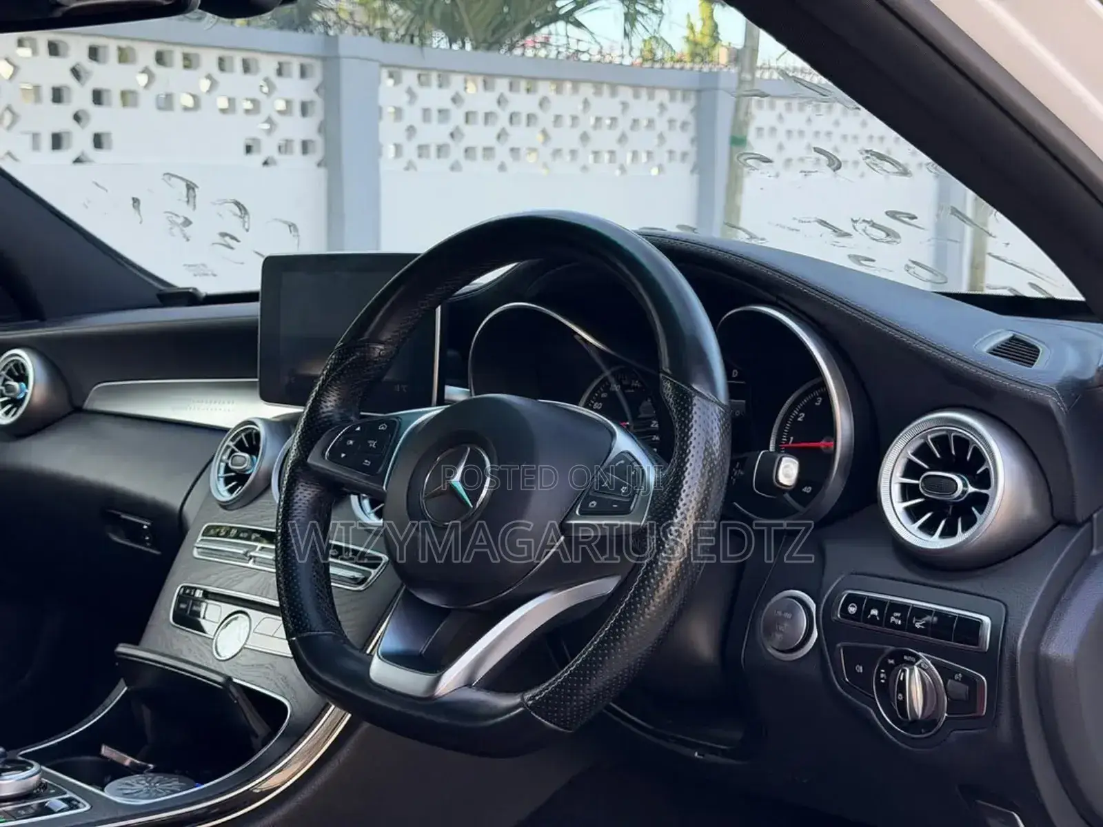 Mercedes-Benz C200 2014 Off white