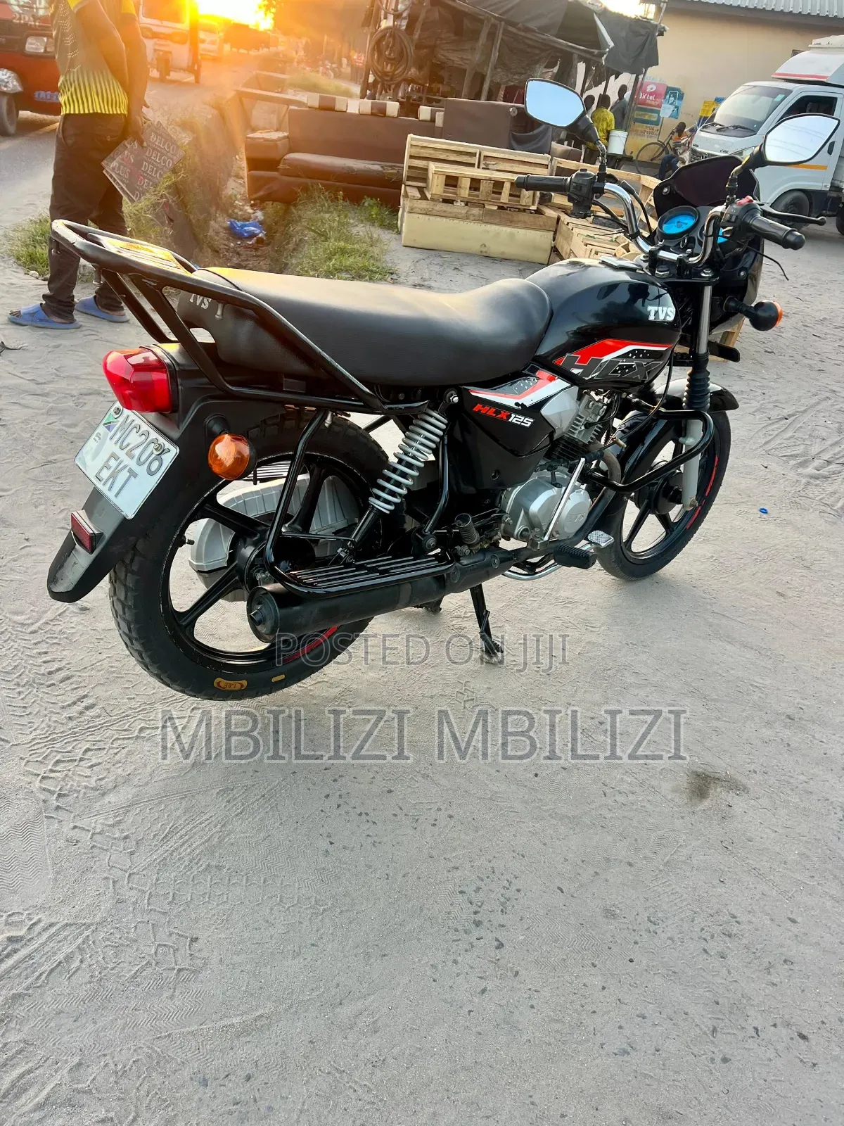 TVS HLX 125 2025 Black