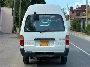 Toyota HiAce 2002 White