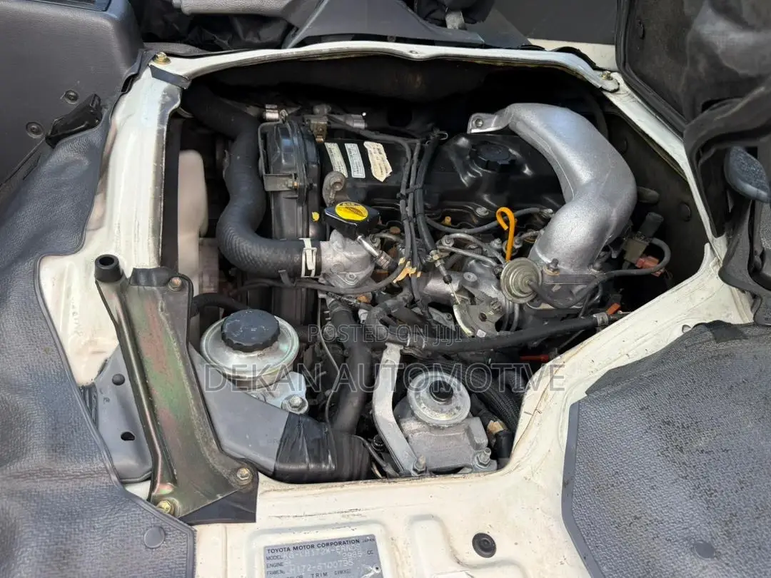 Toyota HiAce 2002 White
