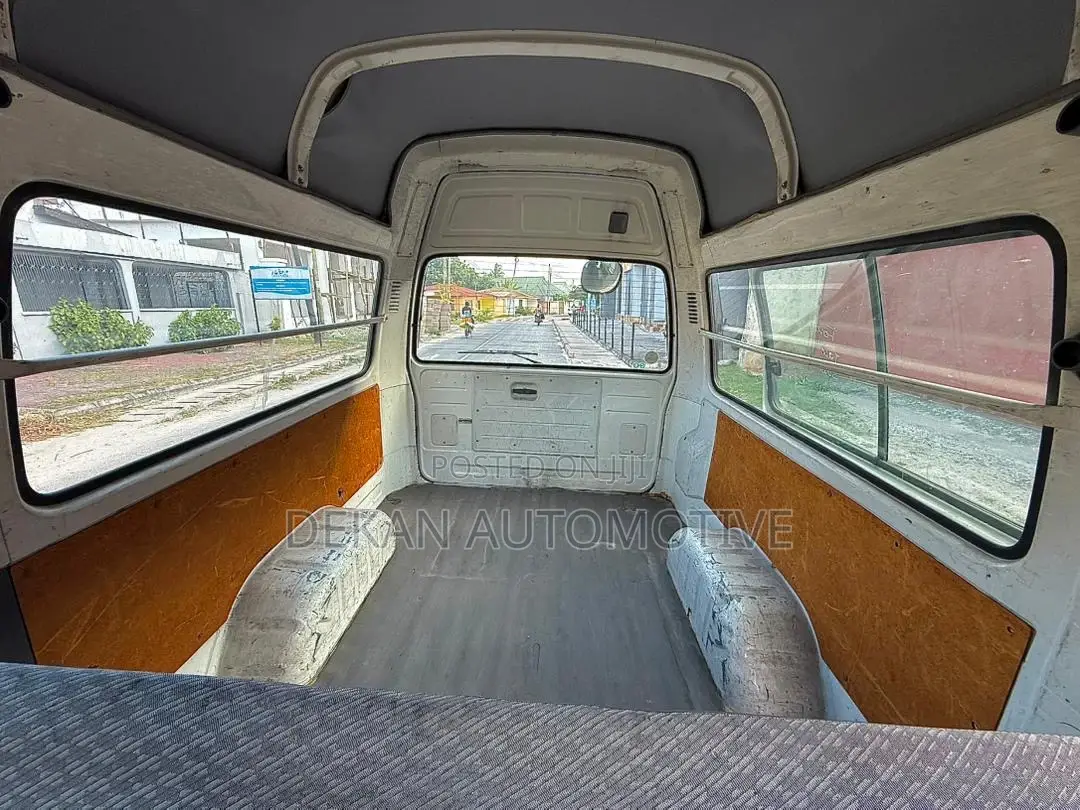 Toyota HiAce 2002 White