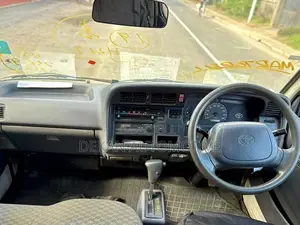 Toyota HiAce 2002 White