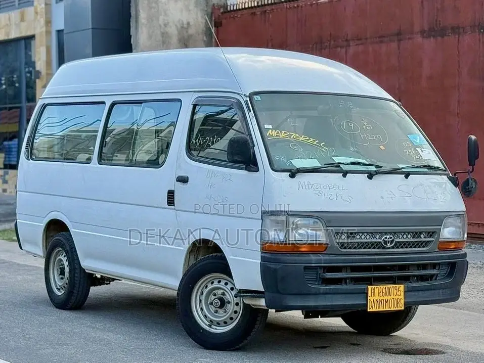 Toyota HiAce 2002 White