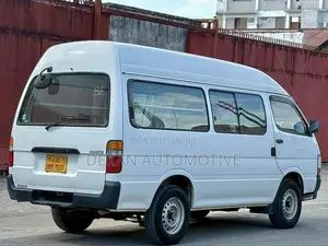 Toyota HiAce 2002 White