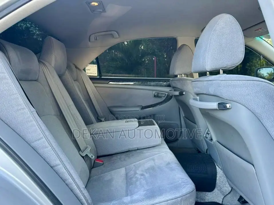 Toyota Crown 2006 Silver