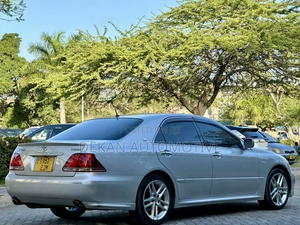 Toyota Crown 2006 Silver