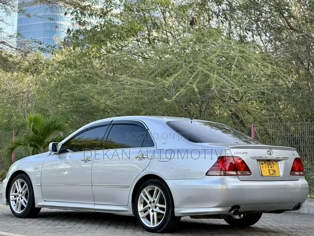 Toyota Crown 2006 Silver