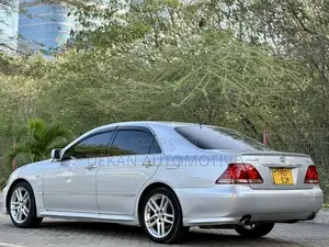 Toyota Crown 2006 Silver