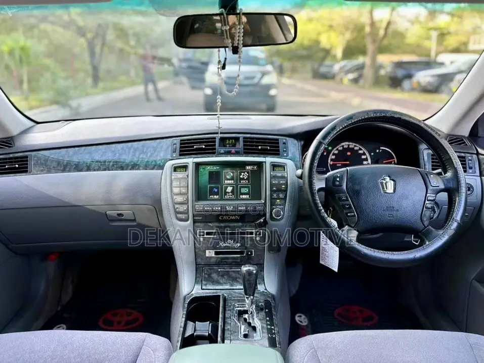 Toyota Crown 2006 Silver