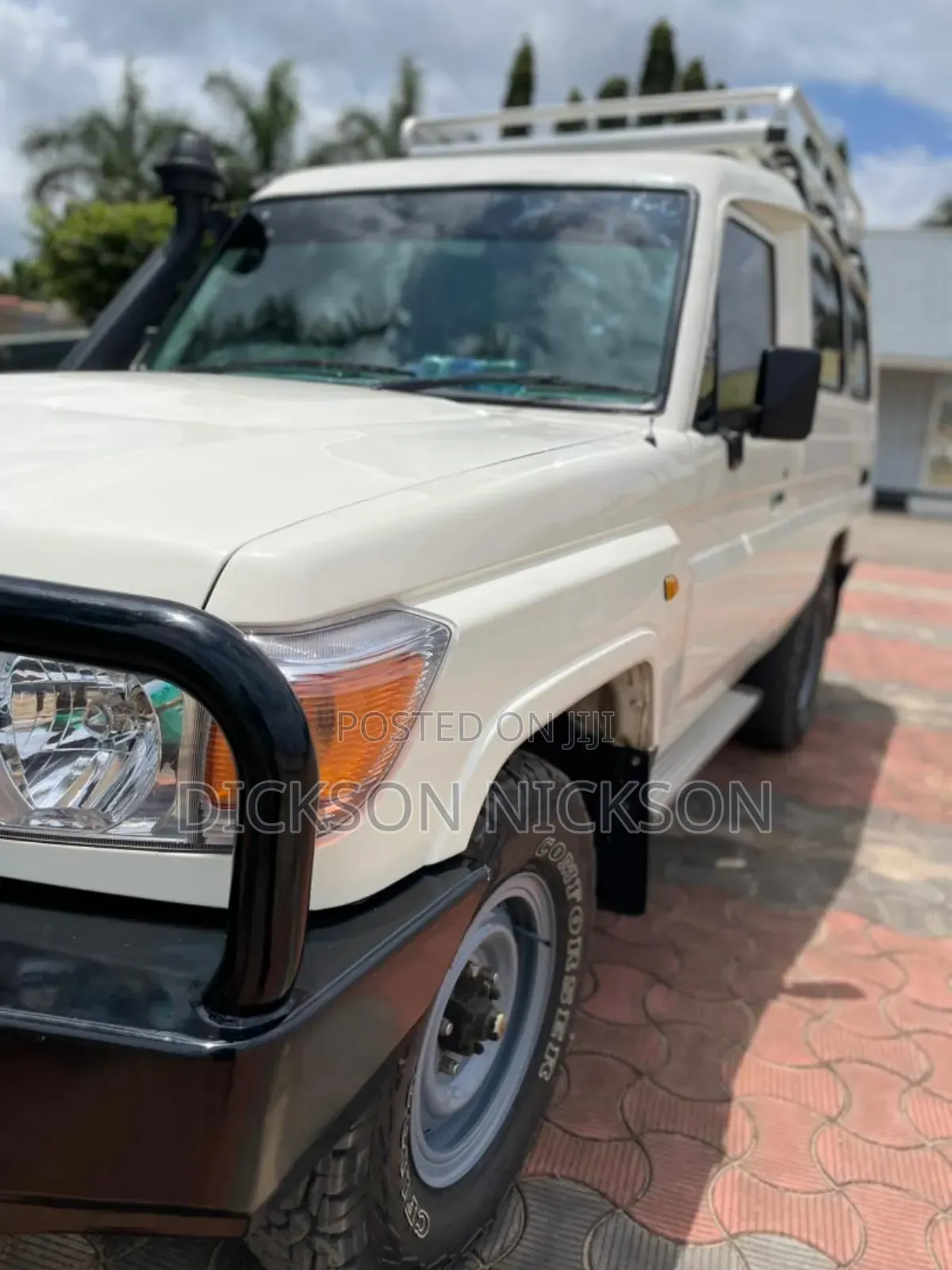 Toyota Land Cruiser 2001 White