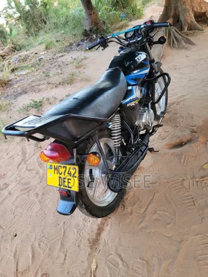 TVS HLX 125 2025 Black