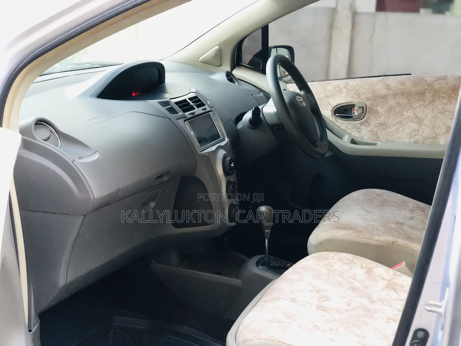 Toyota Vitz 2006 Pink