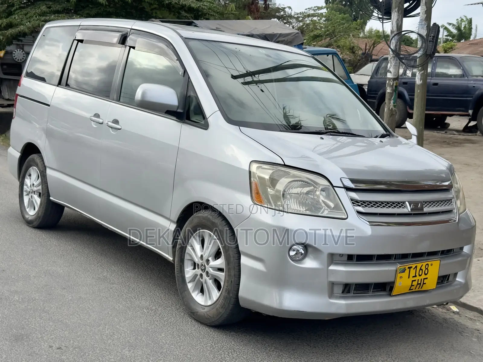 Toyota Noah 2.0 FWD (8 Seater) 2005 Silver