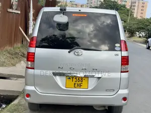 Toyota Noah 2.0 FWD (8 Seater) 2005 Silver