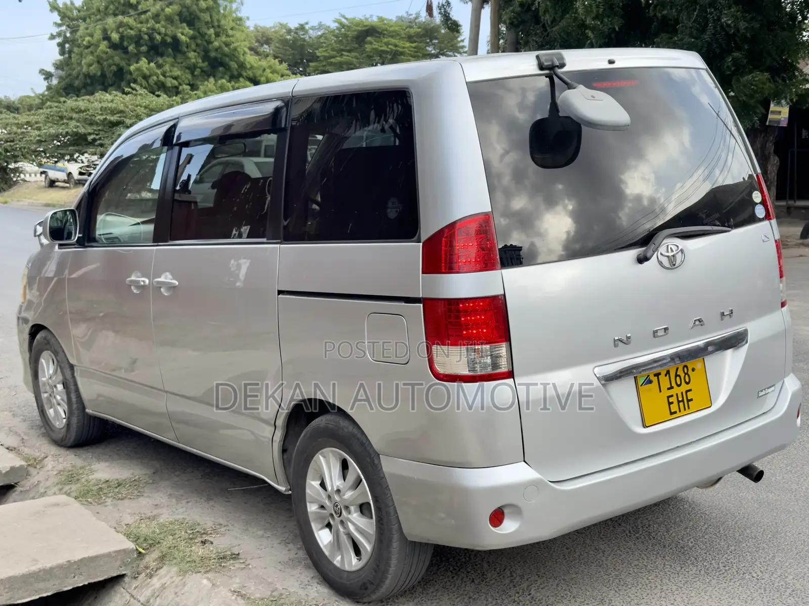 Toyota Noah 2.0 FWD (8 Seater) 2005 Silver
