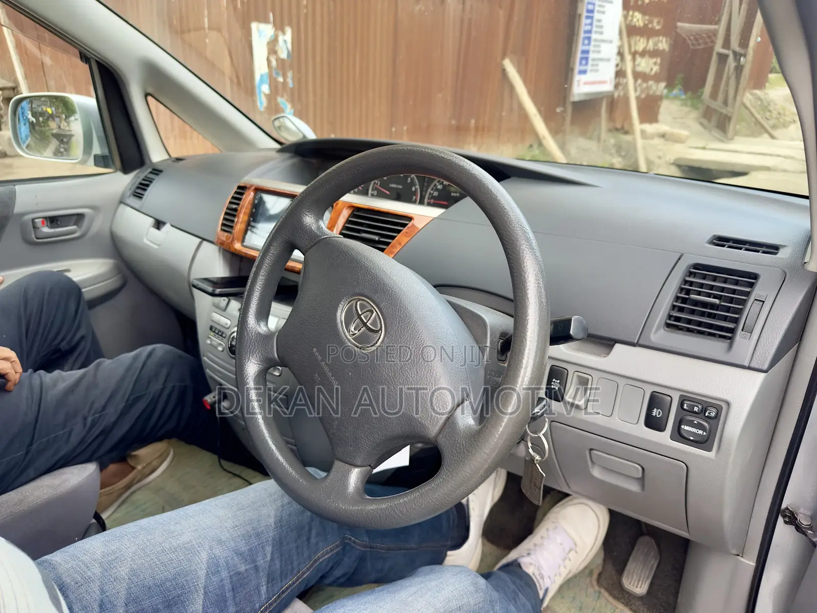 Toyota Noah 2.0 FWD (8 Seater) 2005 Silver
