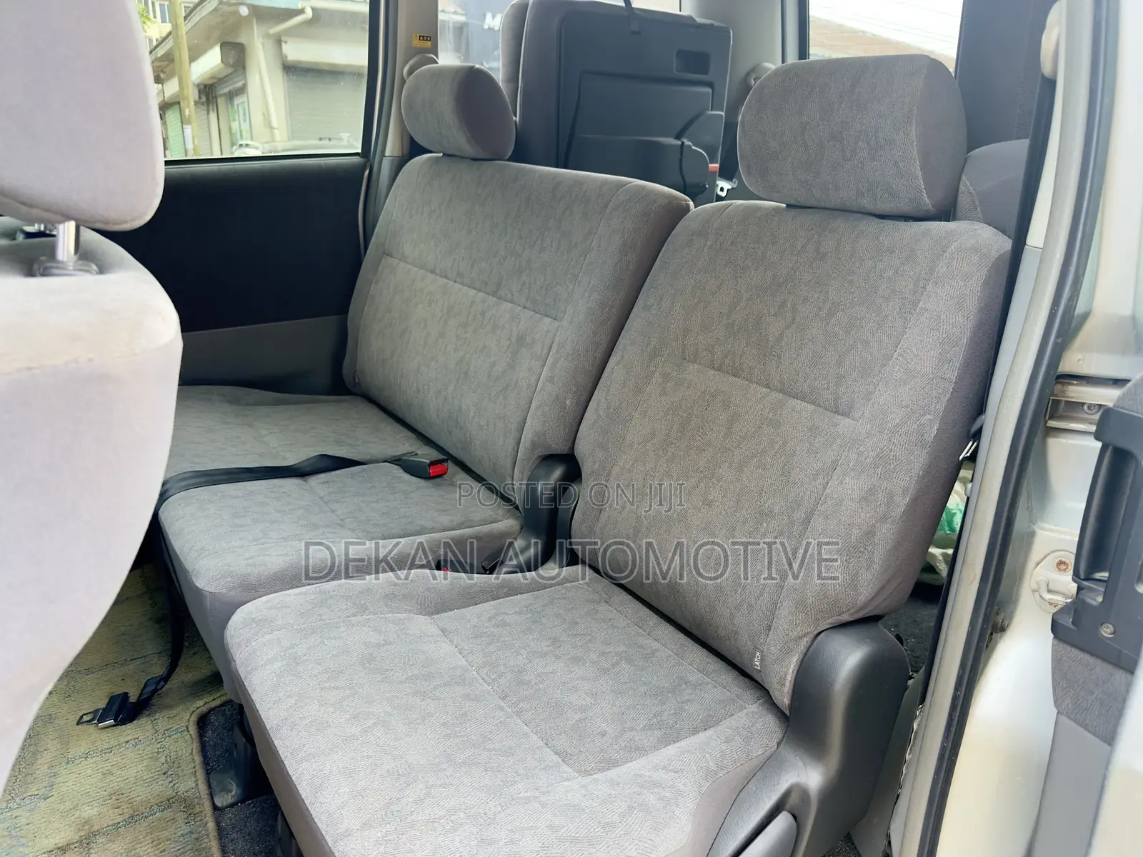 Toyota Noah 2.0 FWD (8 Seater) 2005 Silver