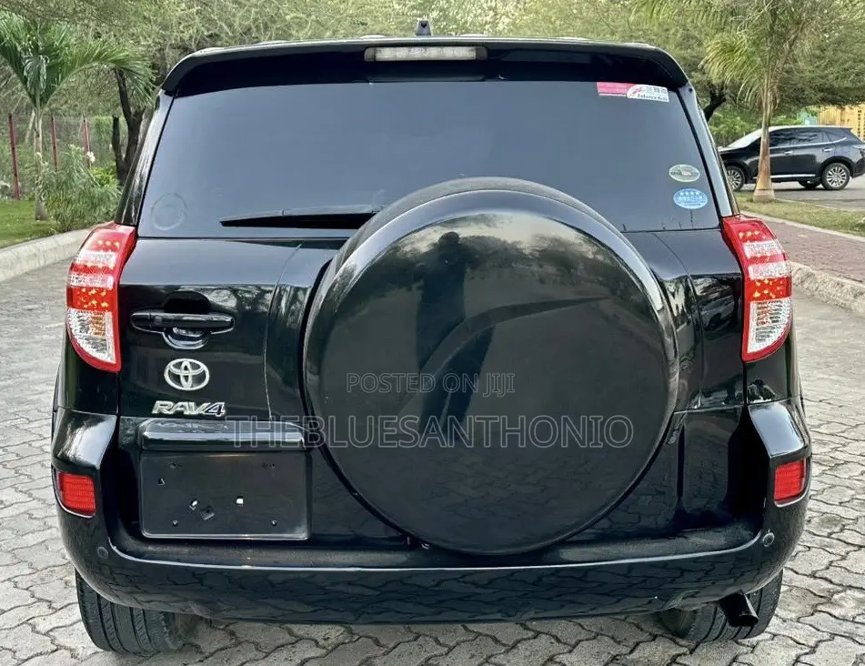 Toyota RAV4 2010 Black