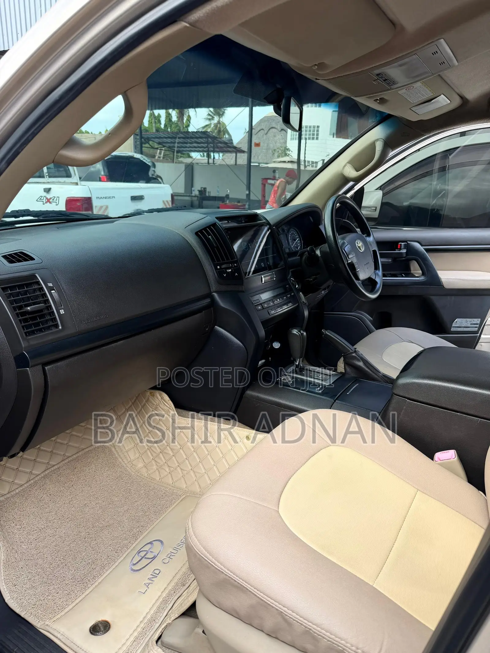 Toyota Land Cruiser 4.5 V8 TD STD 2010 Gold