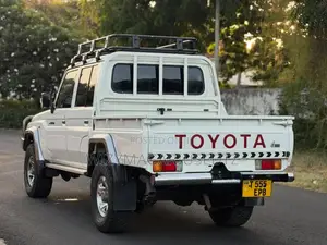Toyota Land Cruiser 79 Series 2019 Off white