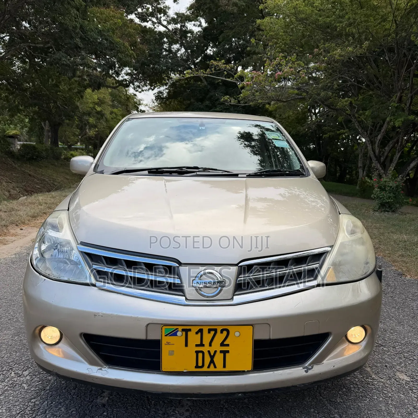 Nissan Tiida 1.5L 16V 2010 Gold