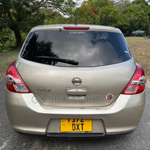 Nissan Tiida 1.5L 16V 2010 Gold