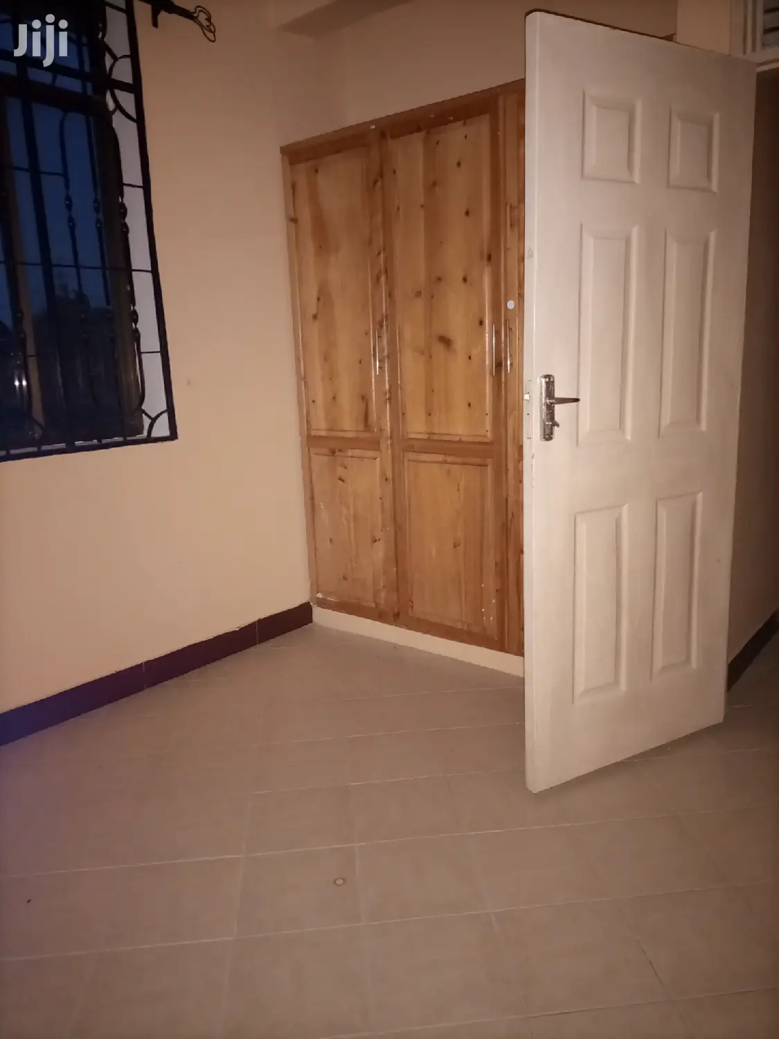 2bedrooms,Livingroom,Kitchen and Public Toilet