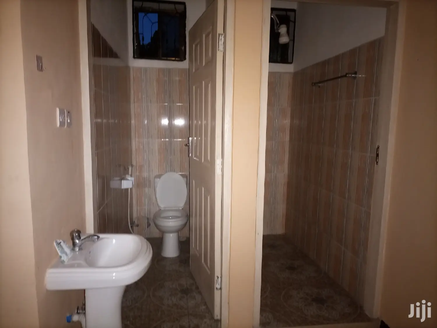2bedrooms,Livingroom,Kitchen and Public Toilet