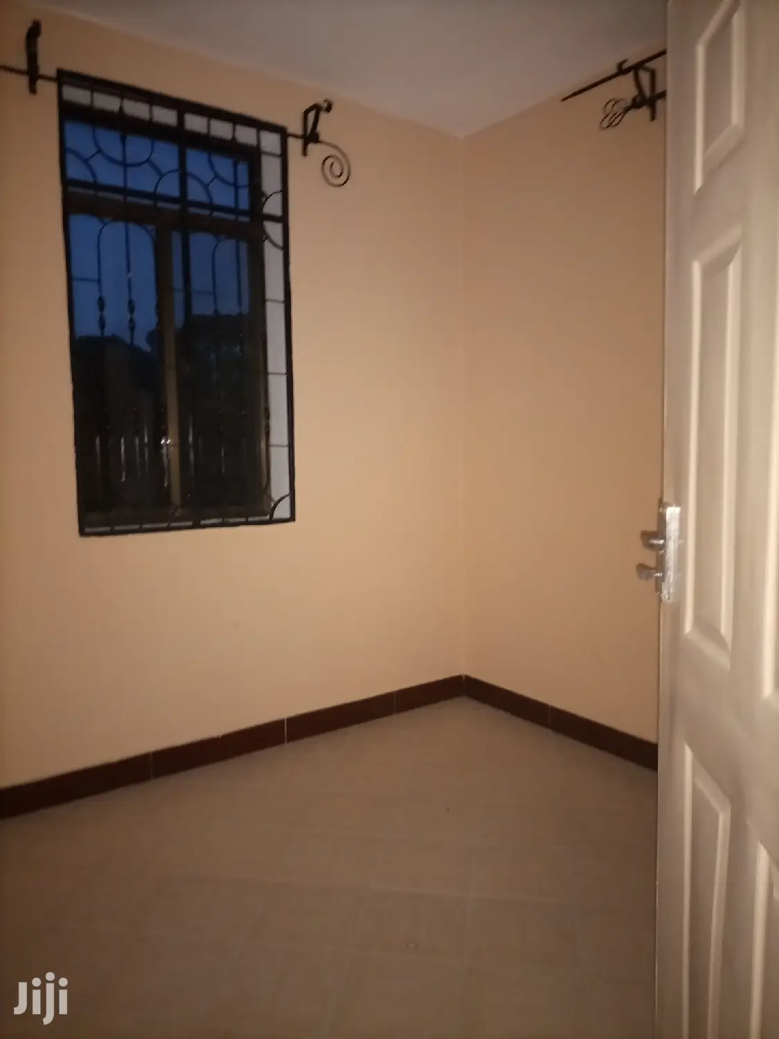 2bedrooms,Livingroom,Kitchen and Public Toilet