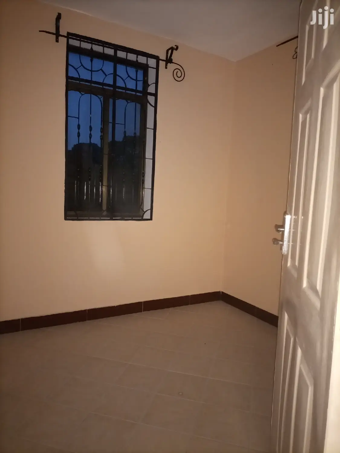 2bedrooms,Livingroom,Kitchen and Public Toilet