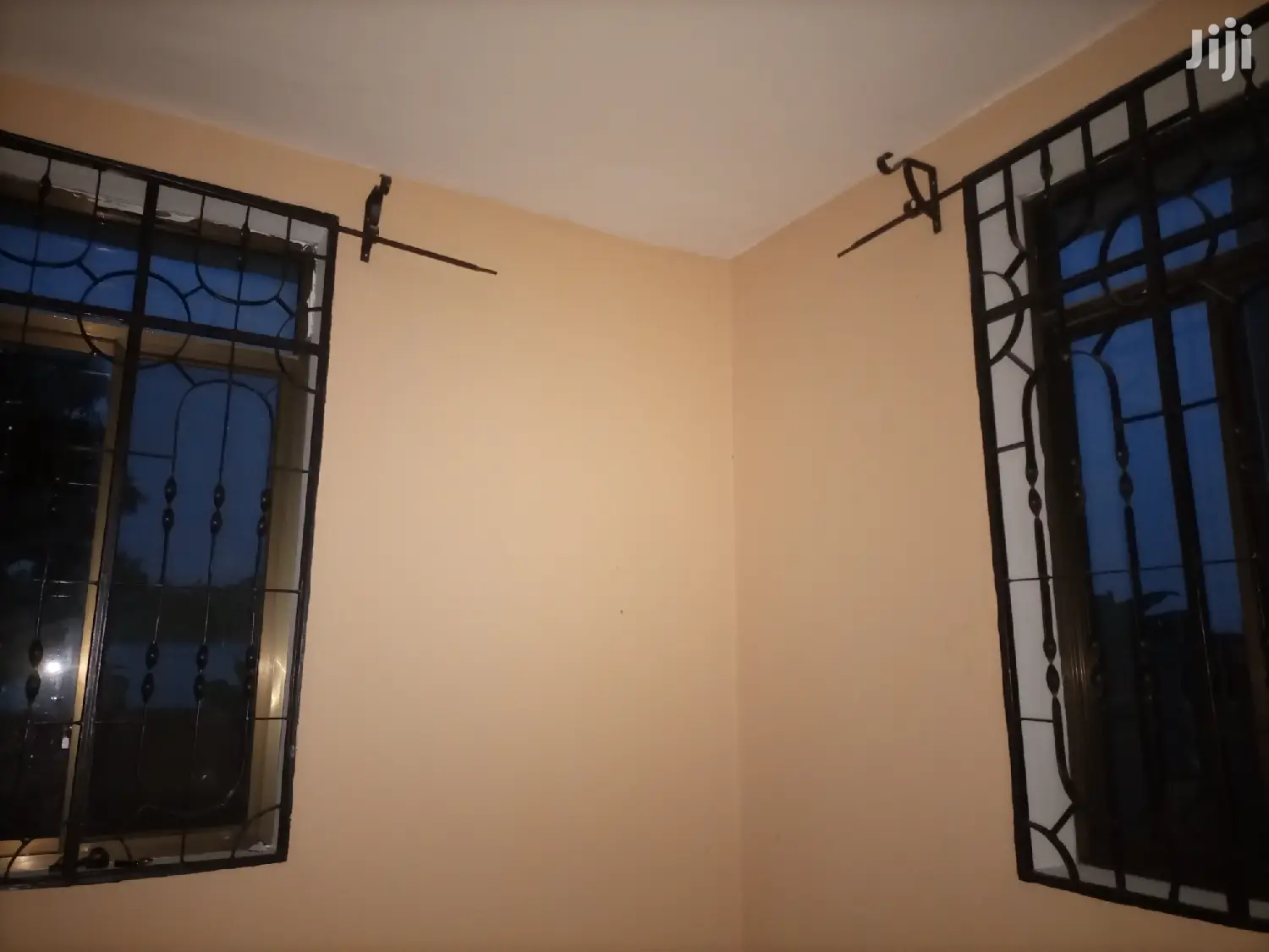 2bedrooms,Livingroom,Kitchen and Public Toilet