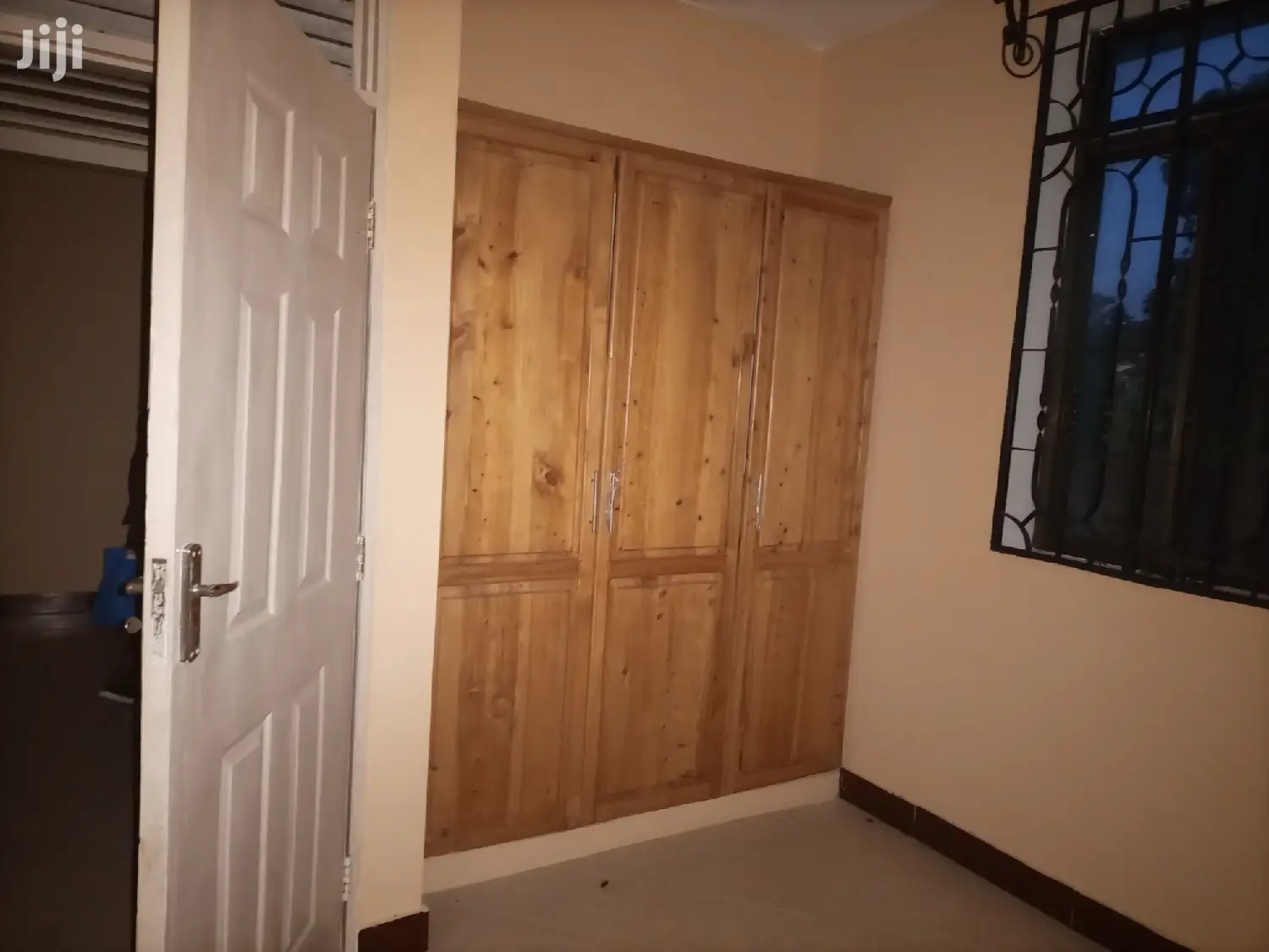 2bedrooms,Livingroom,Kitchen and Public Toilet