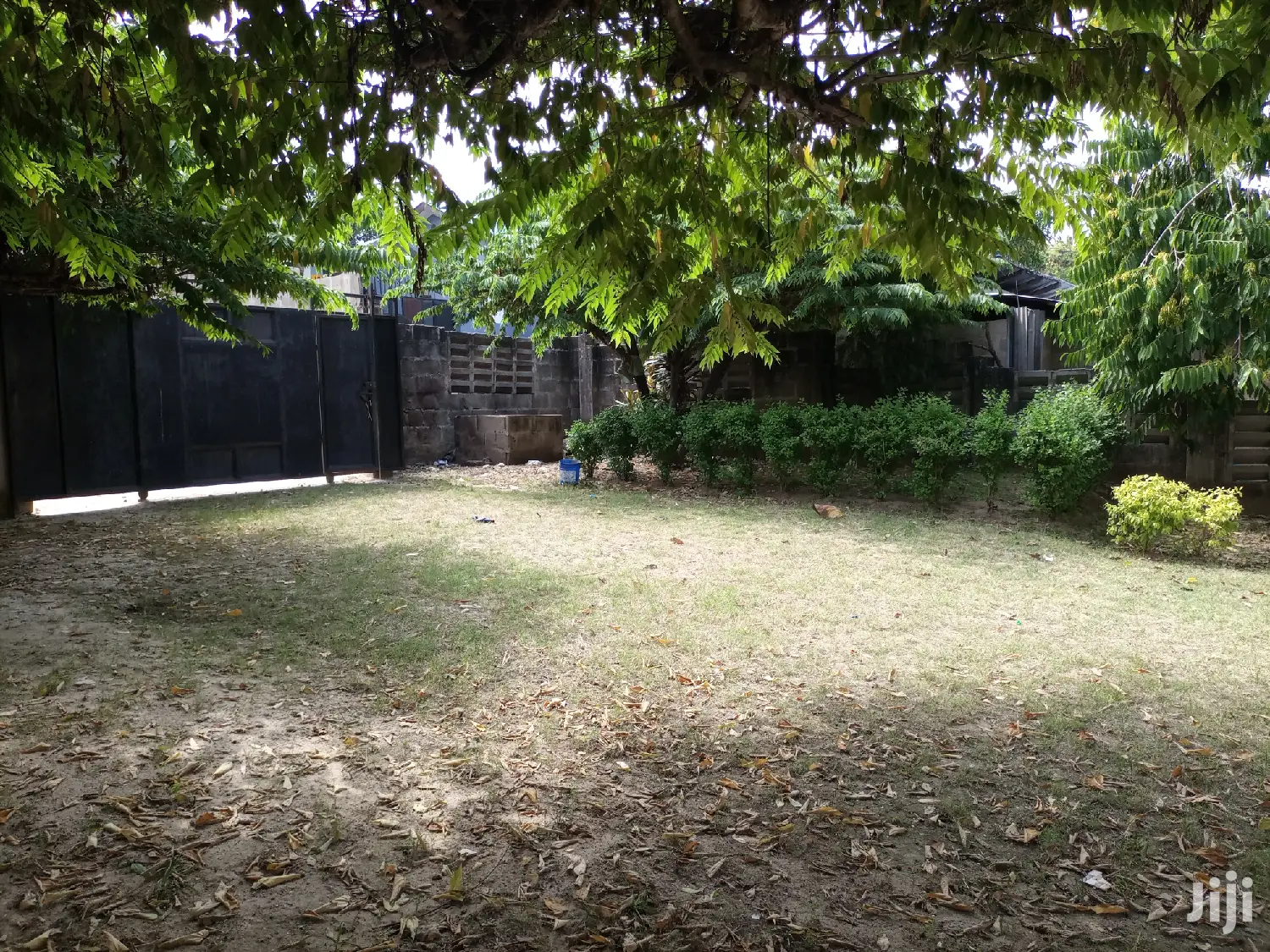 2bedrooms,Livingroom,Kitchen and Public Toilet
