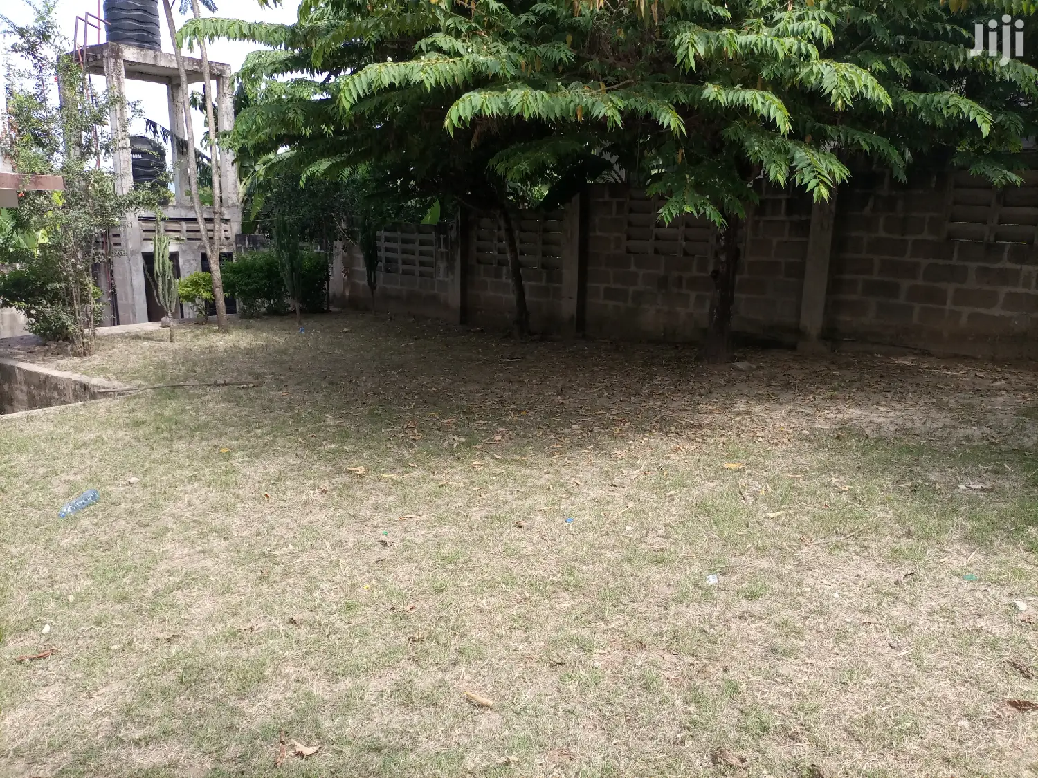 2bedrooms,Livingroom,Kitchen and Public Toilet