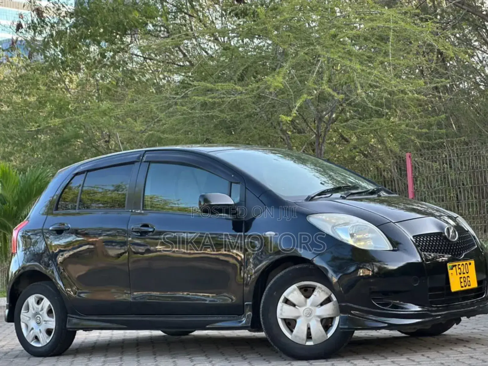 Toyota Vitz 1.3 AWD 5dr 2009 Black