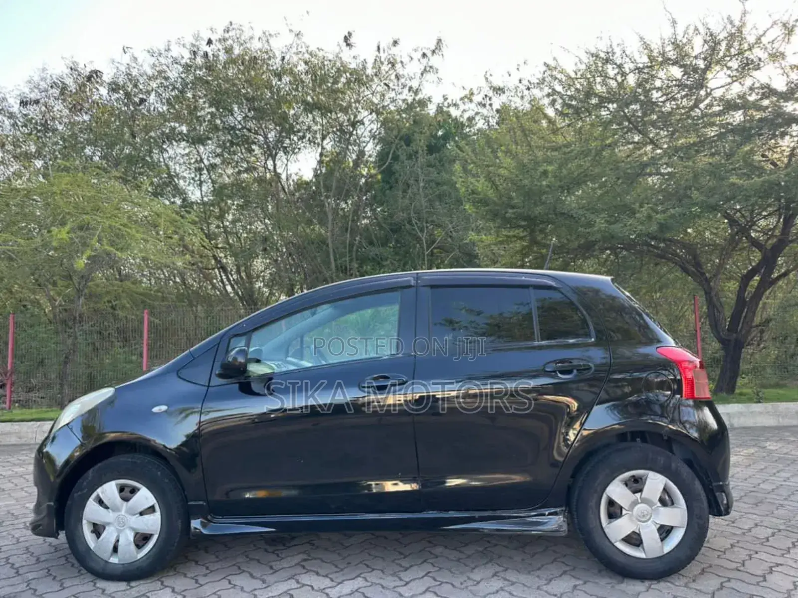 Toyota Vitz 1.3 AWD 5dr 2009 Black