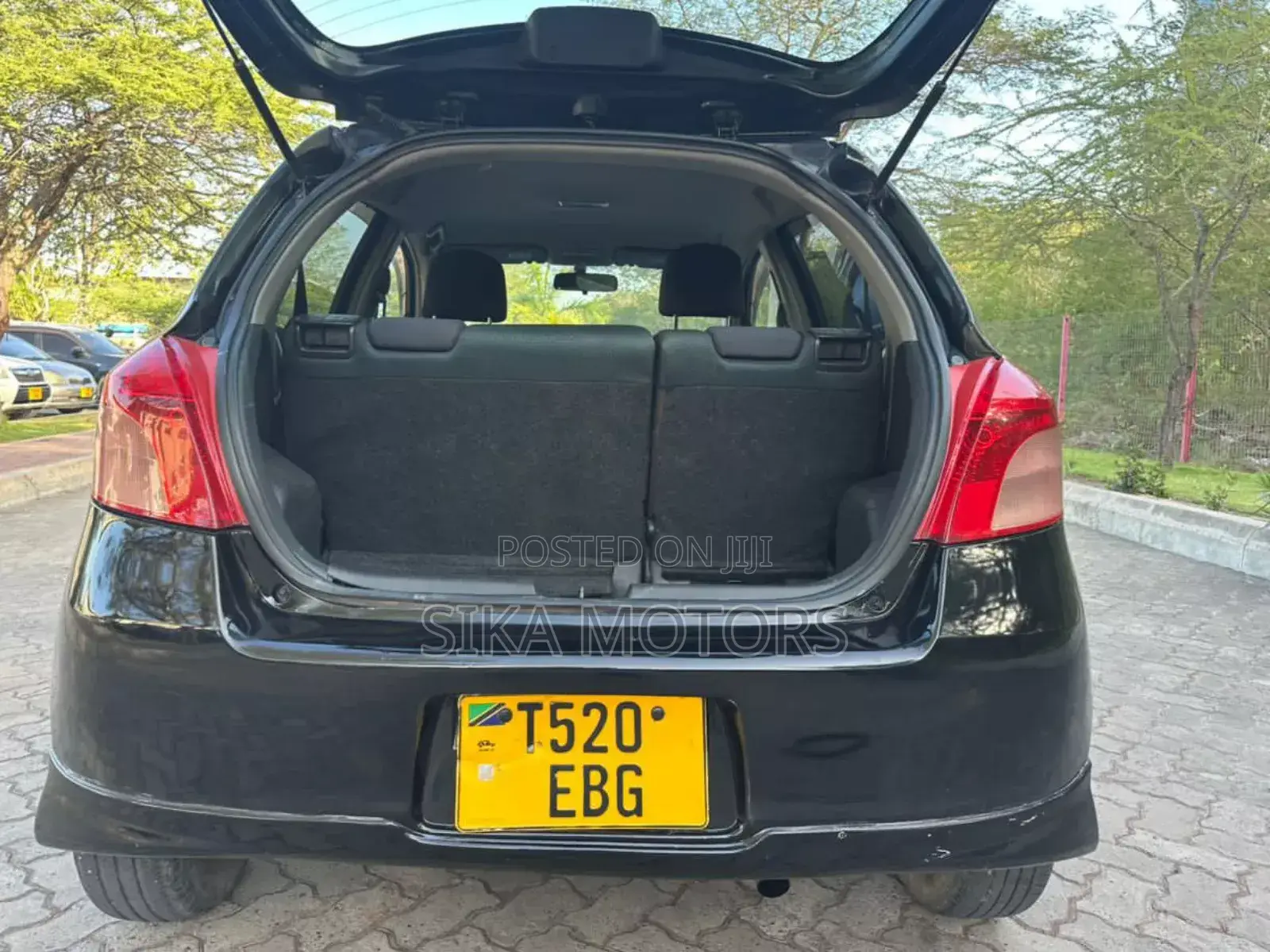 Toyota Vitz 1.3 AWD 5dr 2009 Black